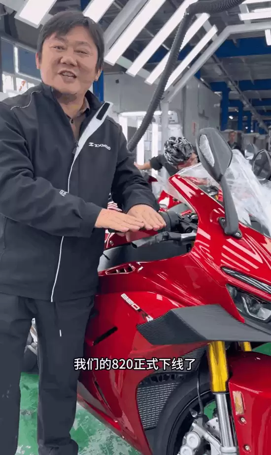 张雪机车820RR包揽WSBK葡萄牙站双冠，预售破万创国产仿赛新纪录