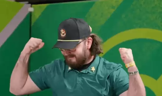 电竞冠军因庆祝动作被判负！玩家抗议：裁判才该开除