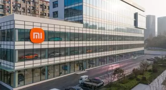 杭州最大小米汽车旗舰店亮相：玻璃城堡式SU7展厅成网红打卡地