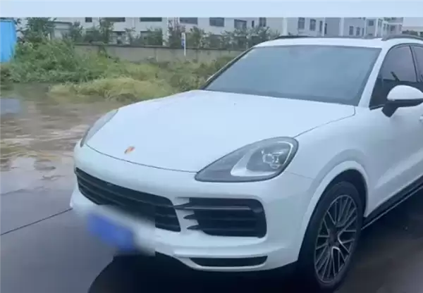 证件在手车却没了！南京百万保时捷在福建被过户 车管所：不负责辨真假