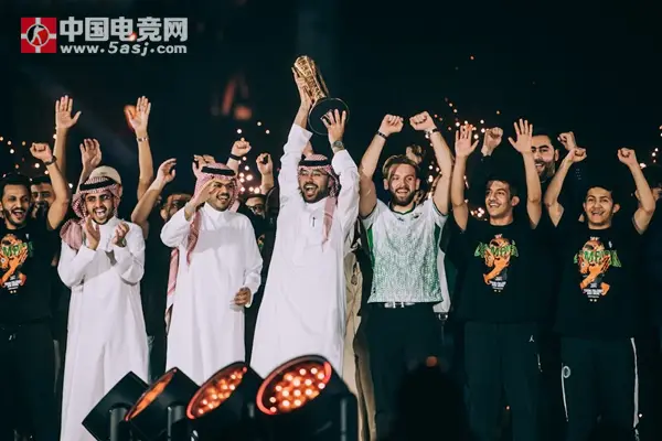 Falcons俱乐部豪夺700万美金!EWC总冠军庆典惊现C罗 NiKo同框 Falcons俱乐部豪夺700万美金!EWC总冠军庆典惊现C罗 NiKo同框