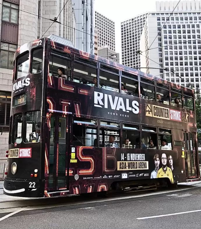 BLAST巅峰赛S2涂装大巴空降香港！m0NESY、ZywOo、donk电竞明星形象引爆街头热潮