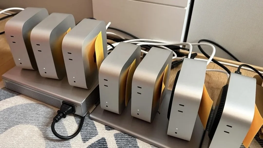 云调用 AI 太贵：开发者自建 48 台 Mac mini 集群，撑起 Overcast 播客转录
