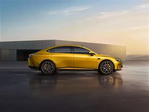 小米SU7的竞品+1!smart精灵6号内饰官图公布:浓郁奔驰味