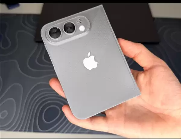 苹果首款折叠屏量产推迟至8月：初期货量少 要拼手速