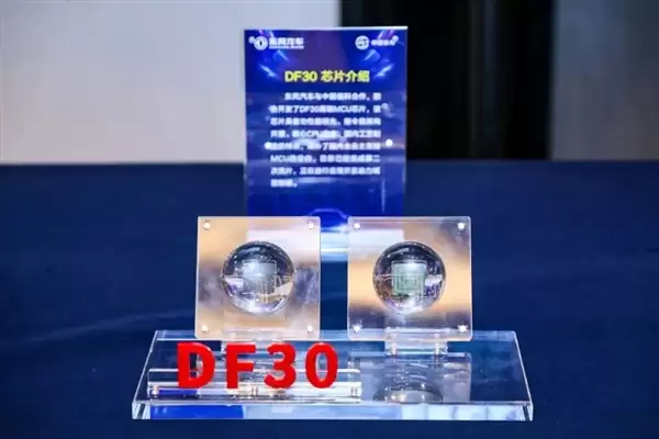 国产“汽车大脑”来了:首款国产车规级MCU芯片DF30量产上车