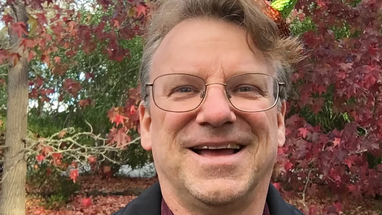 苹果第 8 号员工:14 岁入职,一干就是 50 年