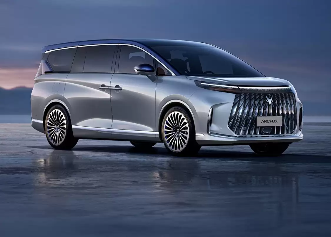 北汽极狐高端产品系列首款 MPV“问道 V9”将于 4 月 22 日开启预售，综合续航达 1330 公里