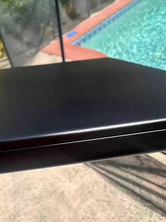 MacBook Pro太硬了！摔下4米再滚25级台阶：仅轻微刮花