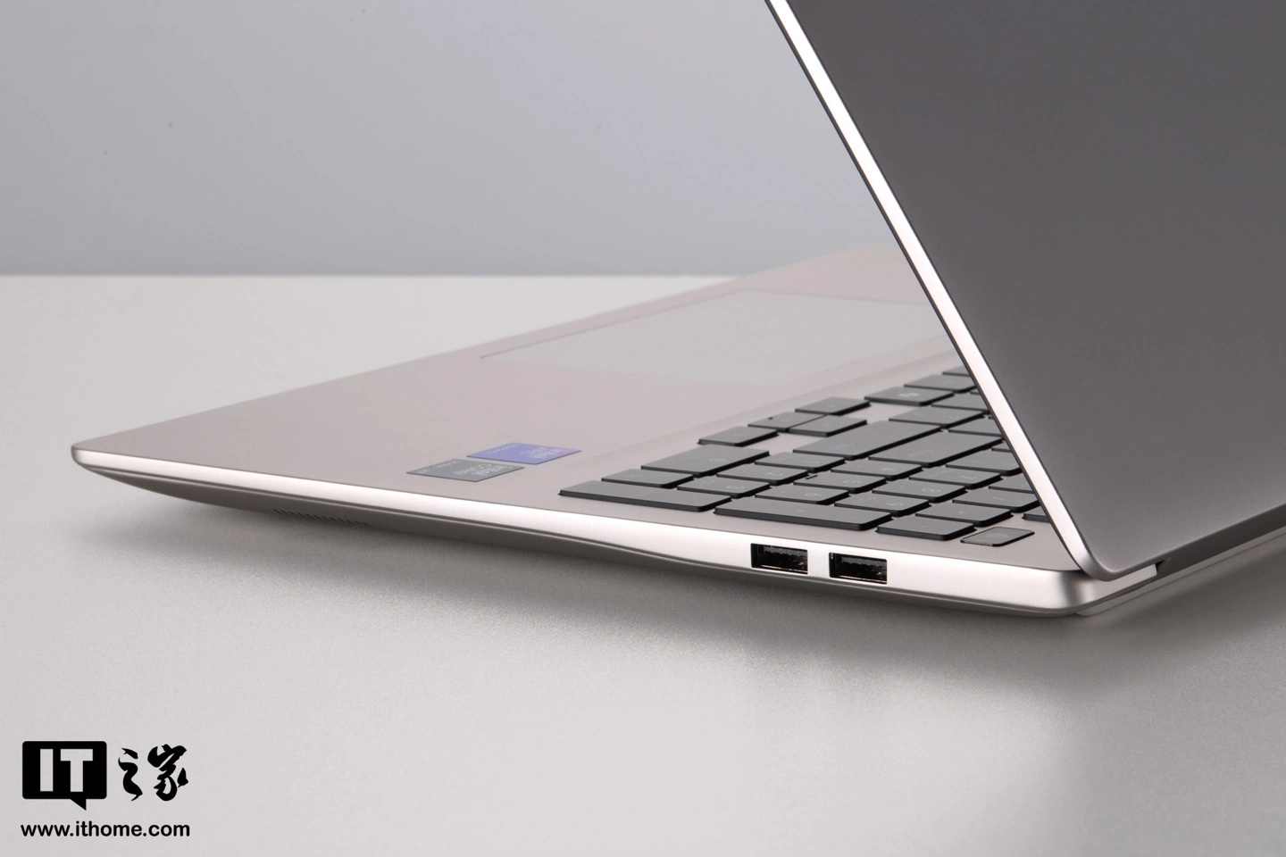 荣耀 MagicBook 16 2026 图赏：内置 92Wh 巨量电池，解锁 15.3 小时长续航体验