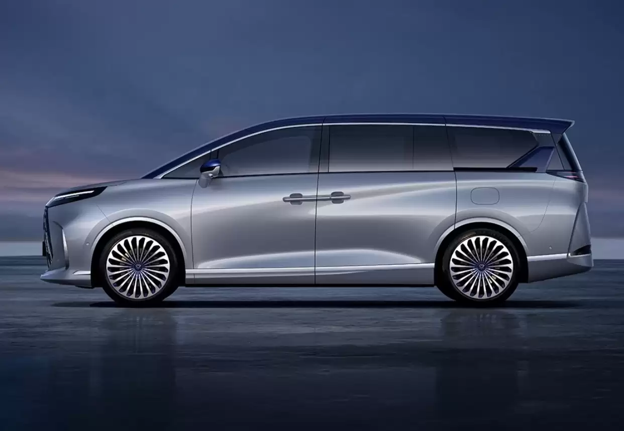 北汽极狐高端产品系列首款 MPV“问道 V9”将于 4 月 22 日开启预售，综合续航达 1330 公里