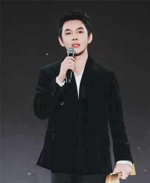 李佳琦哽咽宣布暂退直播 深夜发文回应:没有退休 缺席是去拍合伙人