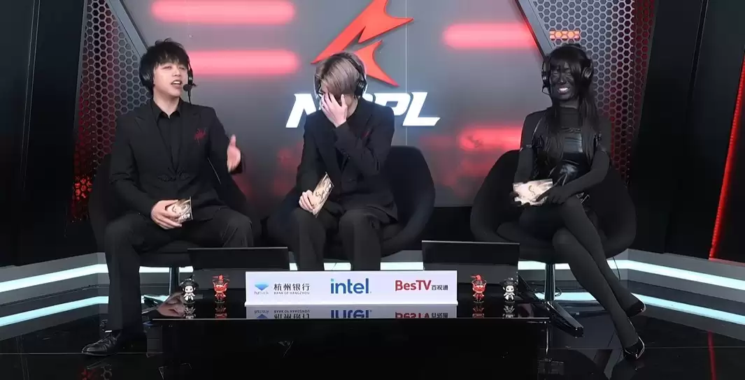 《永劫无间》女解说被批穿衣暴露 更换造型让人难蹦