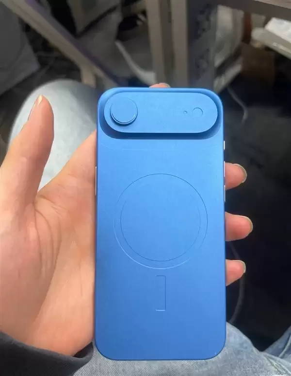 iPhone 17 Air/17 Pro Max厚度对比：Air版薄到无敌