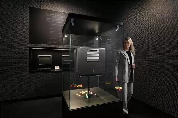 欧洲最大苹果博物馆开业：数千藏品被展出 还原乔布斯创业车库