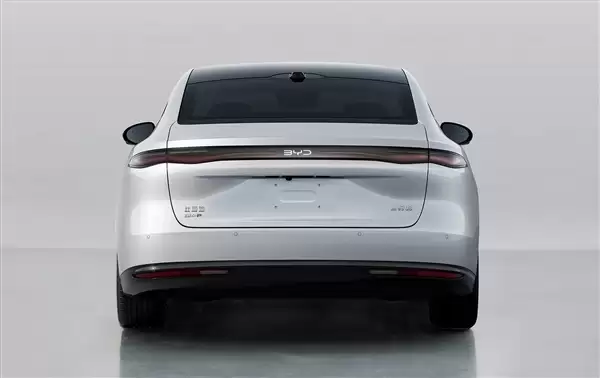 比亚迪海洋网旗舰轿车 海豹08内饰官图发布：审美高级起来了