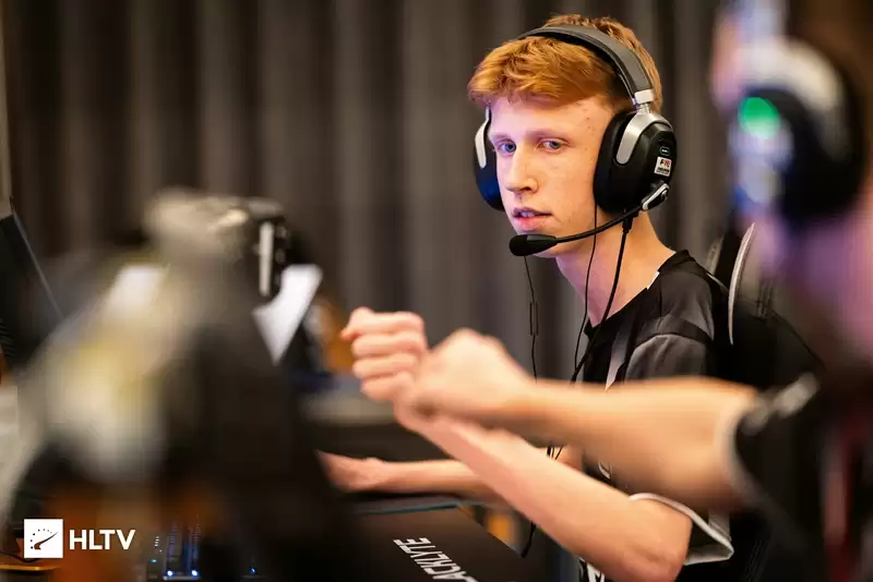 天才少年sirah加盟100T首曝心声：与device、rain并肩如梦幻，盛赞gla1ve战术深度