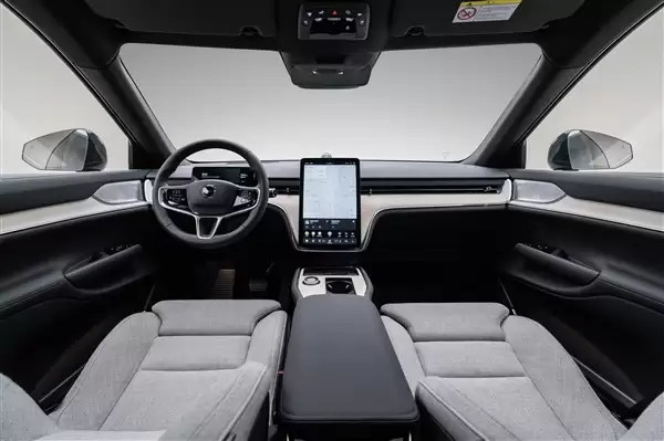 53.99万起 新款沃尔沃EX90预售：升级全铝底盘、800V高压平台