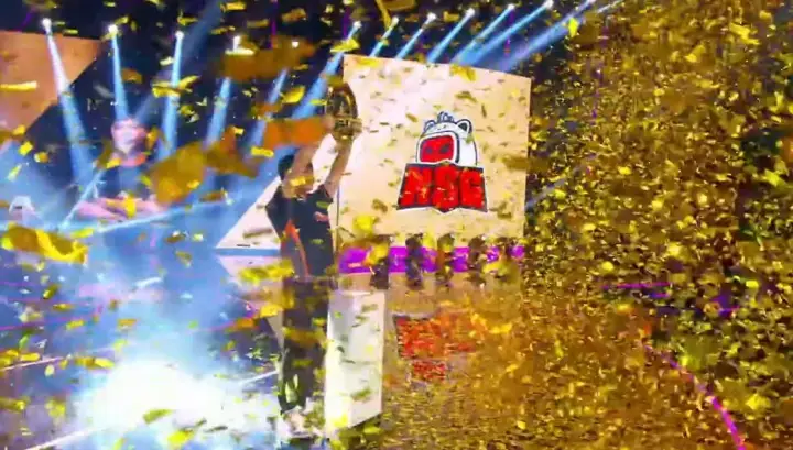 电竞世界杯《街霸6》：36岁老将血战15岁天才！Xiaohai五局逆转封神，卫冕EWC双冠王