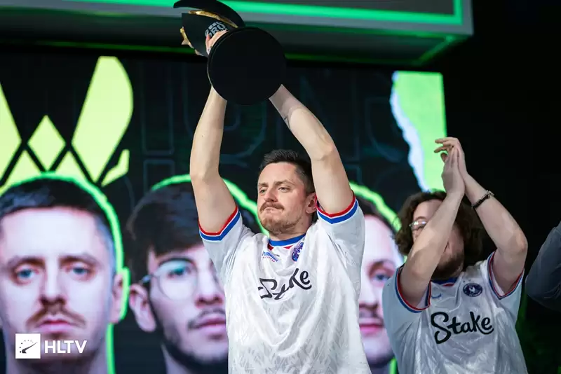 apEX专访：24岁前开启职业路？现在女友比ZywOo重要 