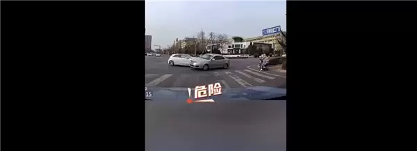 司机转弯未让直行发生事故 反指责对方：最终判担全责 网友称没悬念