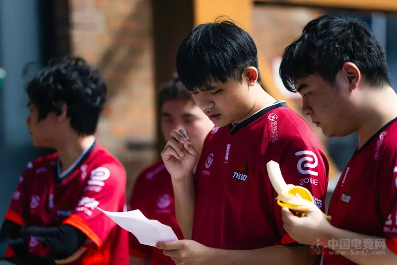 外媒分析TYLOO科隆站折戟：从FISSURE冠军到小组出局的落差之谜