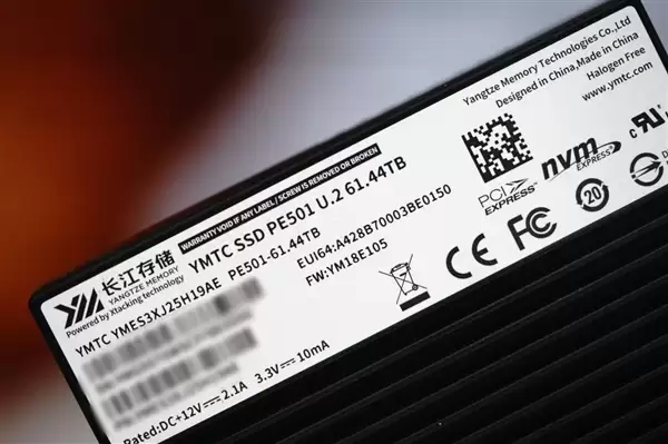 疾速14200MB/s！长江存储PE501 61.44TB图赏