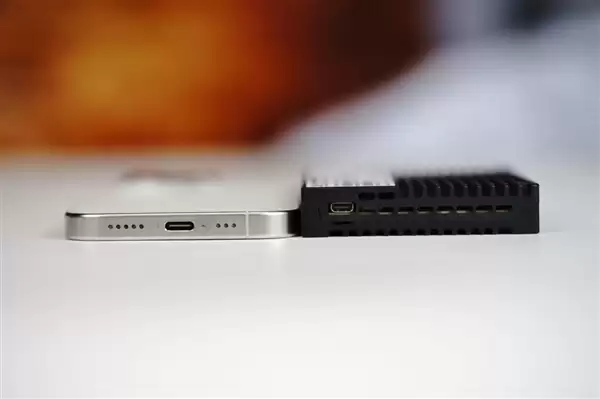 疾速14200MB/s！长江存储PE501 61.44TB图赏