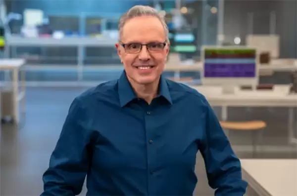 不止新CEO！苹果硬件团队换帅：芯片老兵斯鲁吉出任首席硬件官