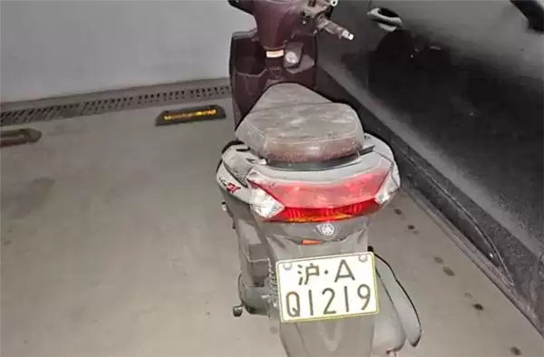 一沪A黄牌摩托车将以34万开拍：车身估值2500元 车牌值48万