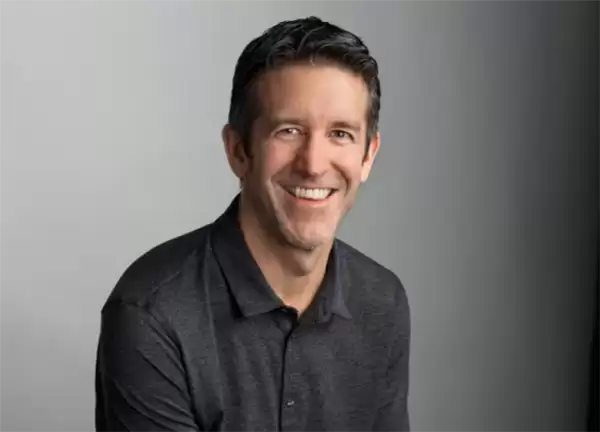 不止新CEO！苹果硬件团队换帅：芯片老兵斯鲁吉出任首席硬件官