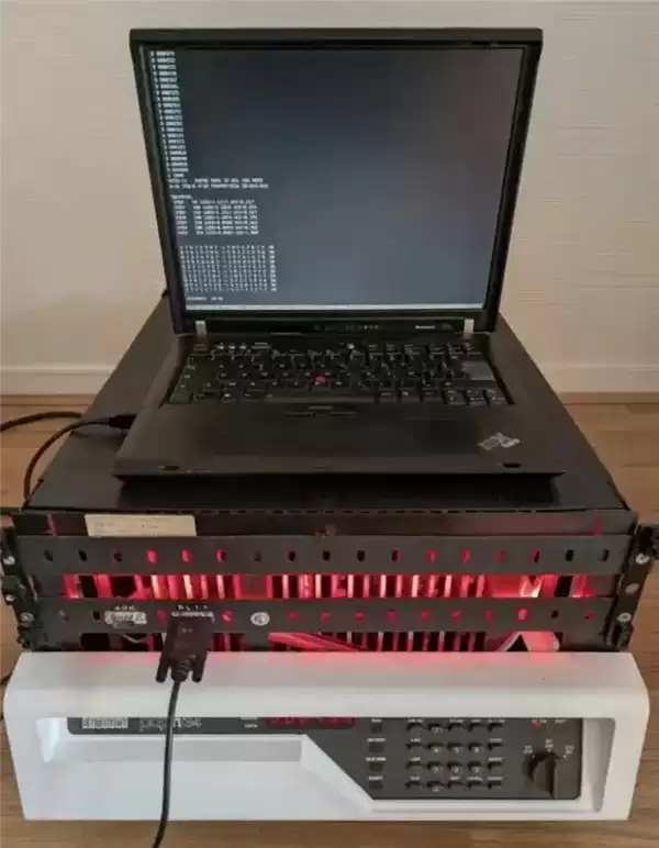 47年前的6MHz电脑跑AI！纯汇编语言：3.5分钟达成100%准确率