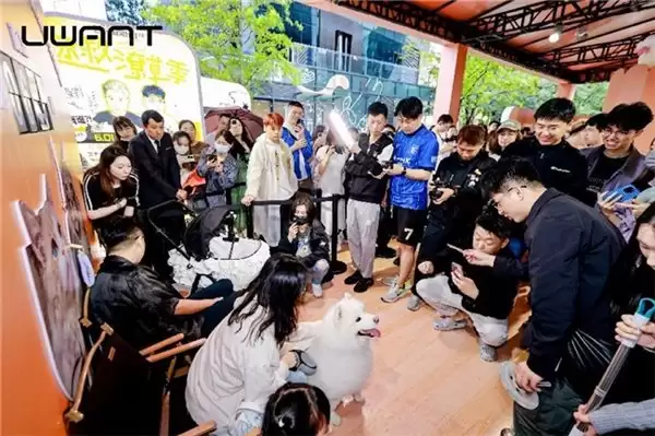 AWE2026 最大反差萌：一只猫代言的清洁家电品牌友望有点意思