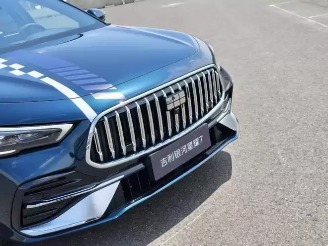 油耗2L级零百加速5.4s带四驱 吉利星耀7预售11.28万起