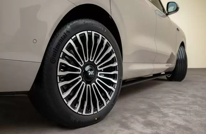 线控底盘+千问大模型 智己LS8预售XX.XX万起