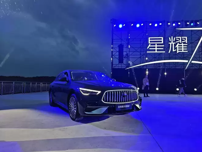 油耗2L级零百加速5.4s带四驱 吉利星耀7预售11.28万起