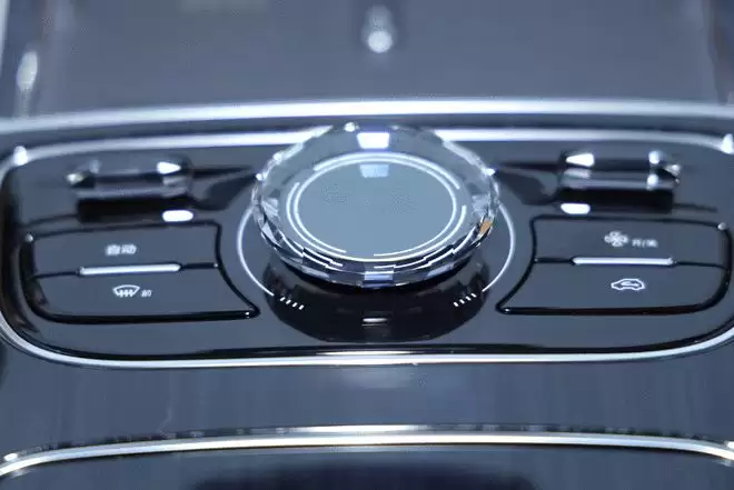 油耗2L级零百加速5.4s带四驱 吉利星耀7预售11.28万起