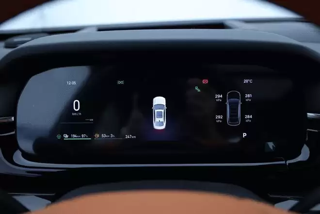 油耗2L级零百加速5.4s带四驱 吉利星耀7预售11.28万起