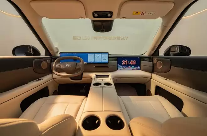 线控底盘+千问大模型 智己LS8预售XX.XX万起