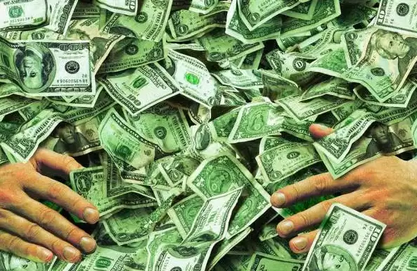 比特币期权季度末滚动机制示意图