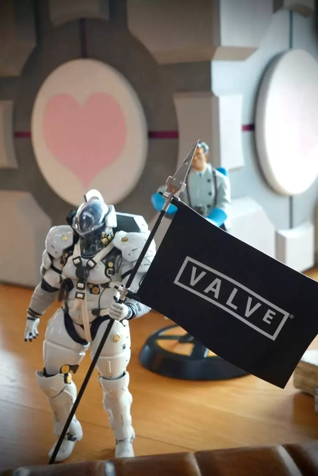 小岛秀夫分享参观V社照片 粉丝猜测难道要为《半条命3》做顾问？