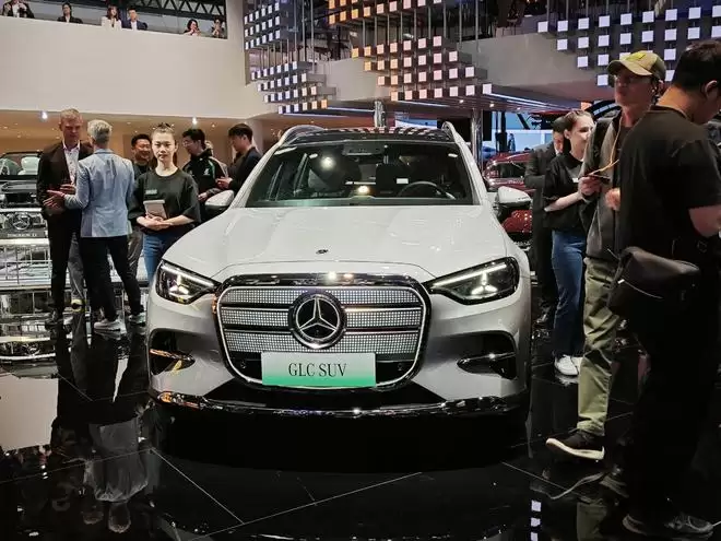 复古格栅+800V 续航超700km 全新奔驰纯电GLC亮相