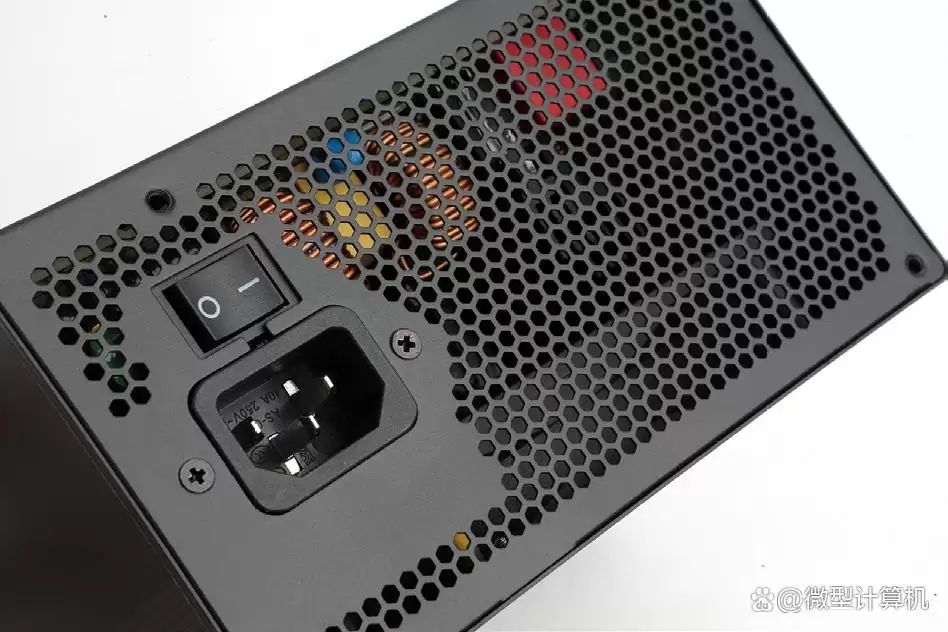 仅0.7元每瓦+599元售价! 超频三战锤KN850 ATX 3.1电源全面测评