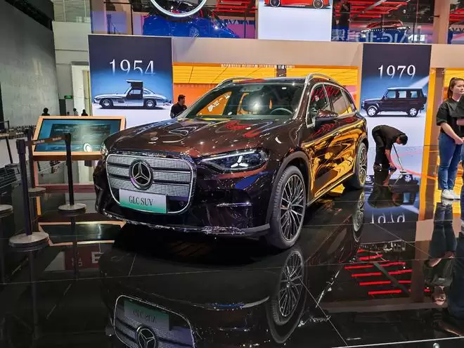 复古格栅+800V 续航超700km 全新奔驰纯电GLC亮相