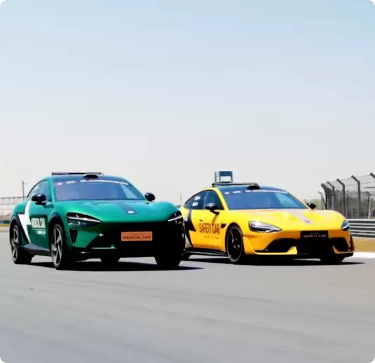 小米CTCC开赛：SU7 Ultra、YU7化身赛道守护神 颜值炸场