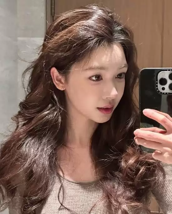 胡彦斌女友易梦玲被指整容过度 多次人脸识别失败