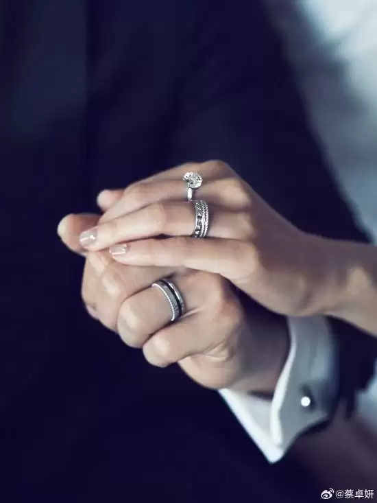 童颜女神阿Sa蔡卓妍结婚！男方是小10岁的健身教练