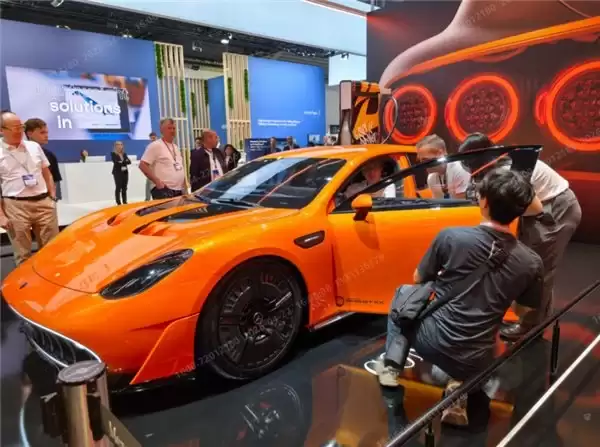 从 F1 赛道到宝马、奔驰，亿纬大圆柱如何成为高端车“标配”？