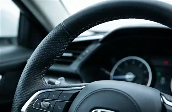 车辆自燃致全损 险企应按保额赔还是车辆实际价值赔？法院判了