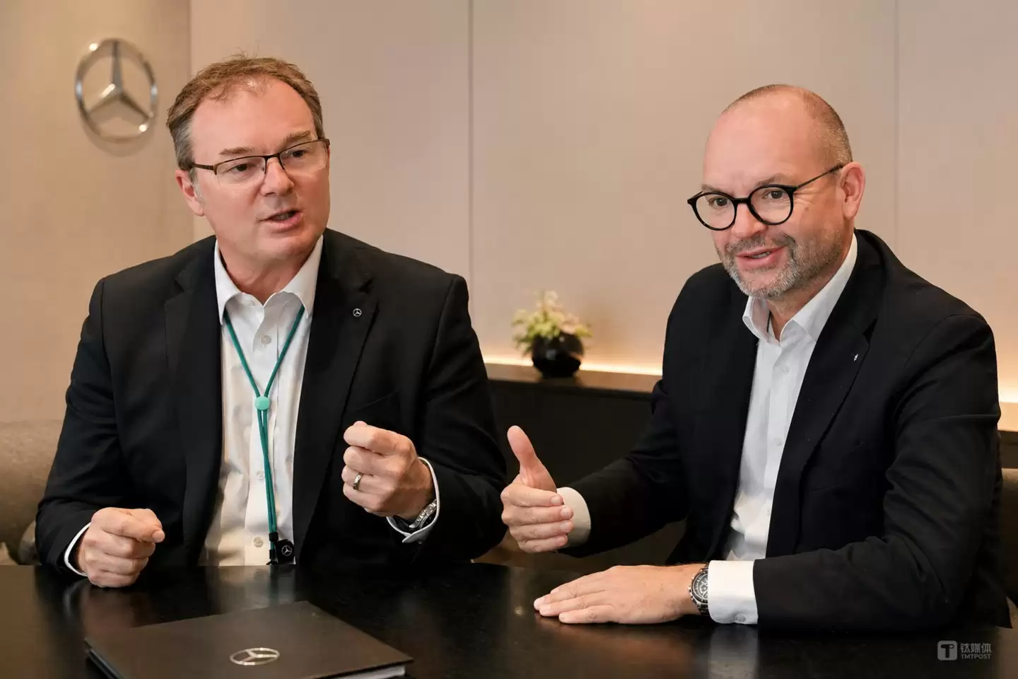 梅赛德斯-奔驰集团股份公司董事会成员、首席技术官白韫泽，以及梅赛德斯-奔驰中国研发与采购负责人庄睦德